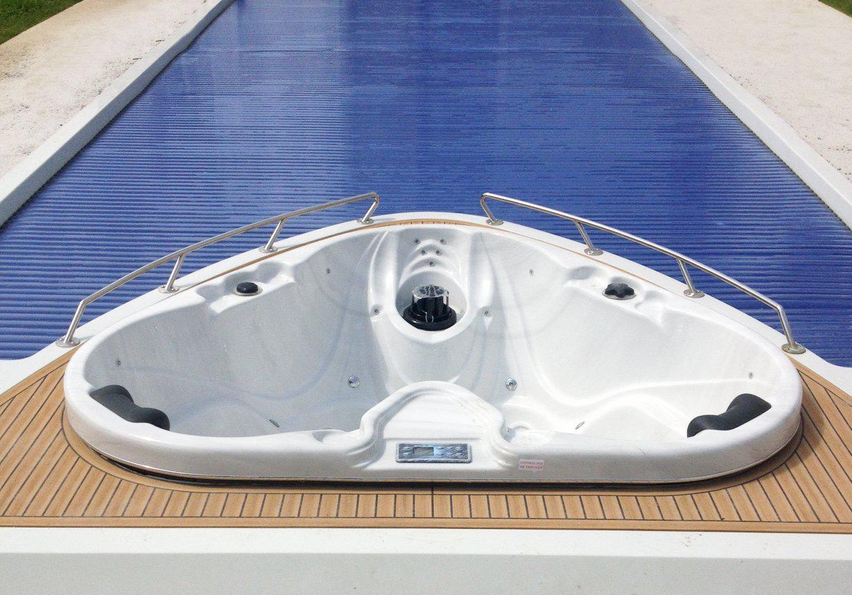 YACHT POOL 2014 03 Rollo Cover