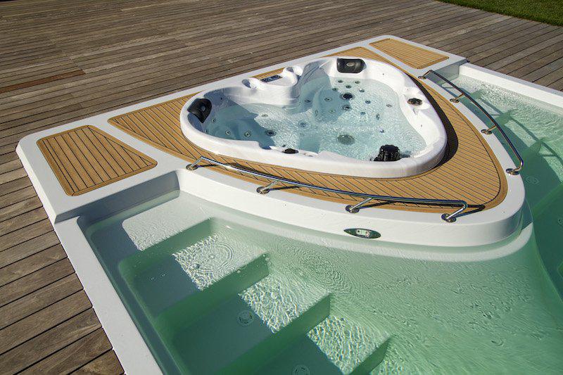 yacht pool 3 800×533